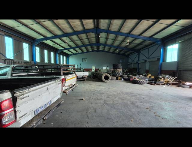 1,900M² FACTORY TO LET IN MOREHILL